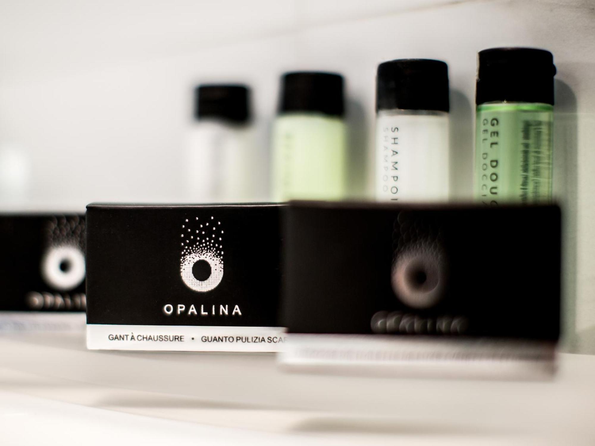 Otl Gouverneur Chicoutimi Exteriör bild Opalina products