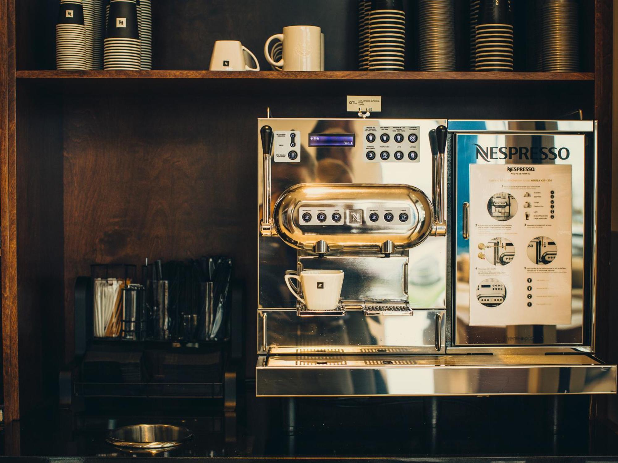 Otl Gouverneur Chicoutimi Exteriör bild A Nespresso machine